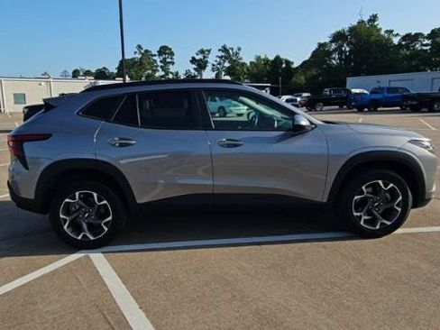 Certified 2024 Chevrolet Trax LT w/ Sunroof Package FWD image 9