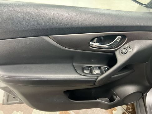 Used 2015 Nissan Rogue SV AWD/4WD image 20