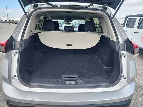 Used 2025 Nissan Rogue S image 8