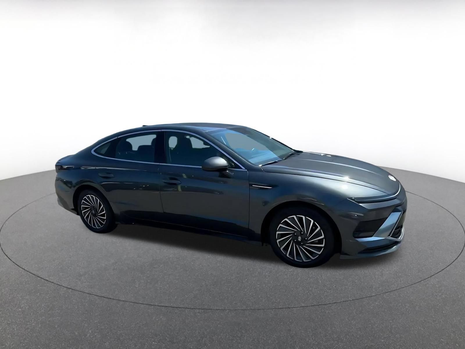 Used 2025 Hyundai Sonata SEL FWD image 2