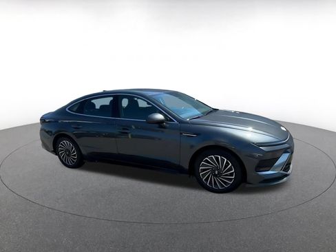 Used 2025 Hyundai Sonata SEL FWD image 2