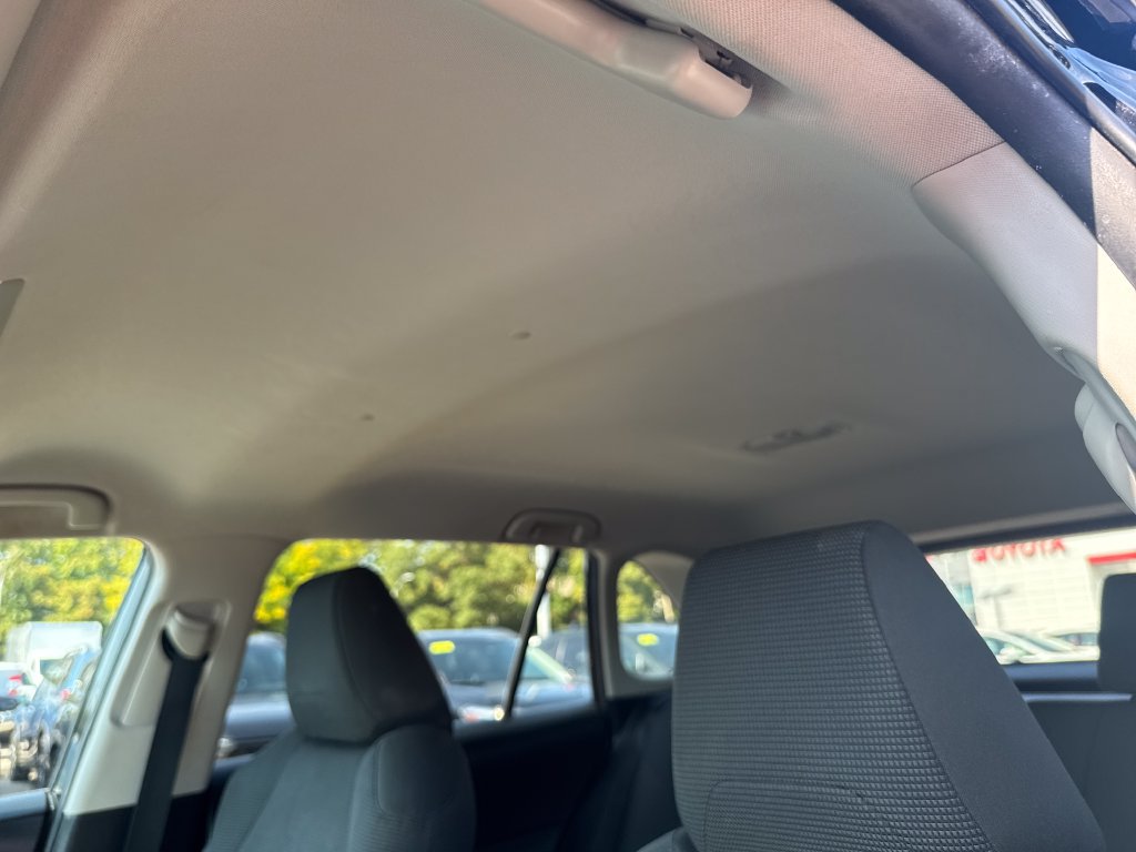 Used 2021 Toyota RAV4 LE AWD/4WD image 16