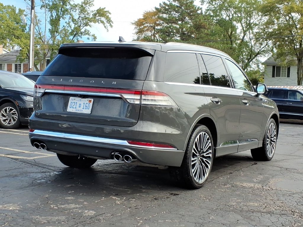 Used 2024 Lincoln Aviator Black Label AWD/4WD image 7