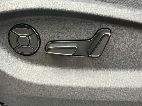 New 2026 Volkswagen Tiguan SE image 7