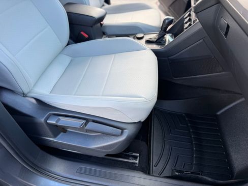 Used 2020 Volkswagen Tiguan SE image 30