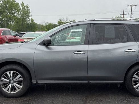 Used 2020 Nissan Pathfinder SL AWD/4WD image 2