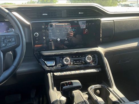 Used 2025 GMC Sierra 1500 AT4 w/ AT4 Premium Package AWD/4WD image 4