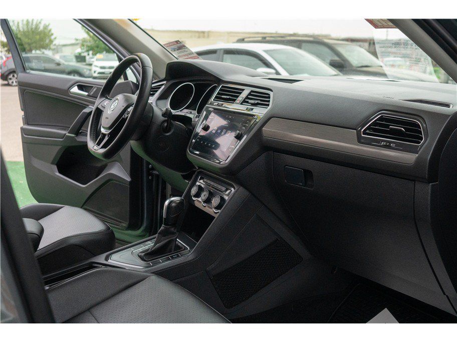 Used 2020 Volkswagen Tiguan SE w/ Panoramic Sunroof Package FWD image 40