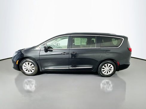 Used 2019 Chrysler Pacifica Touring-L FWD image 4