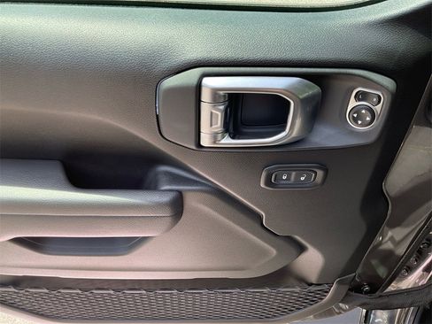 New 2025 Jeep Gladiator Sport image 8