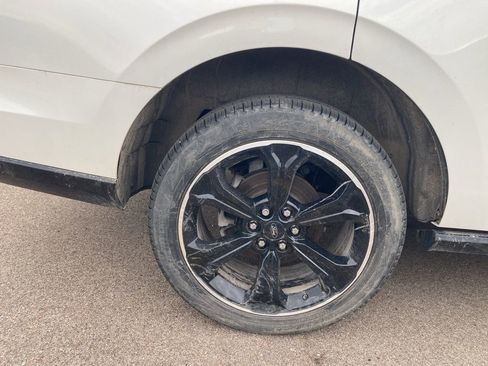 Used 2024 Ford Expedition Limited AWD/4WD image 9