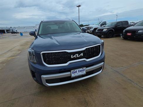 Used 2025 Kia Telluride EX w/ EX Captain's Chair Package AWD/4WD image 4