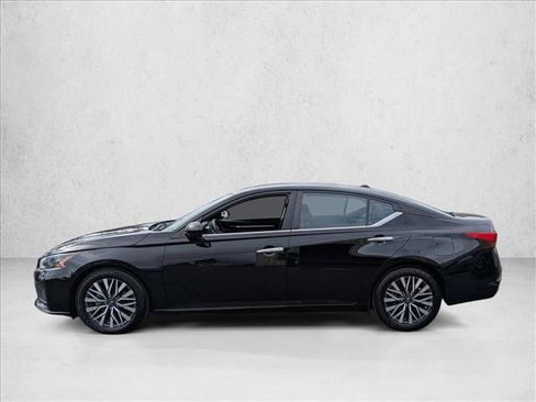 Used 2023 Nissan Altima 2.5 SV image 9