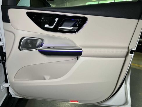New 2025 Mercedes-Benz GLC 300 4MATIC image 11