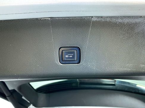 Used 2020 Chevrolet Traverse RS image 34