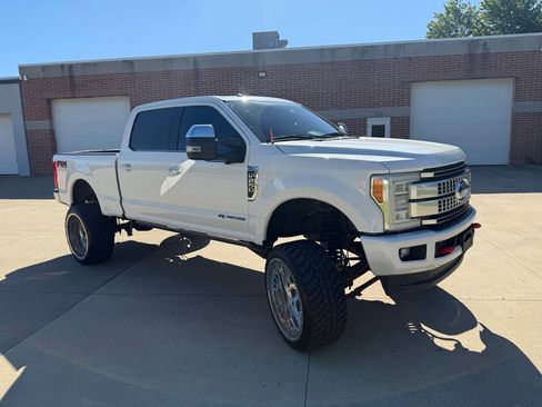 Used 2017 Ford F250 Platinum w/ Platinum Ultimate Package AWD/4WD image 3