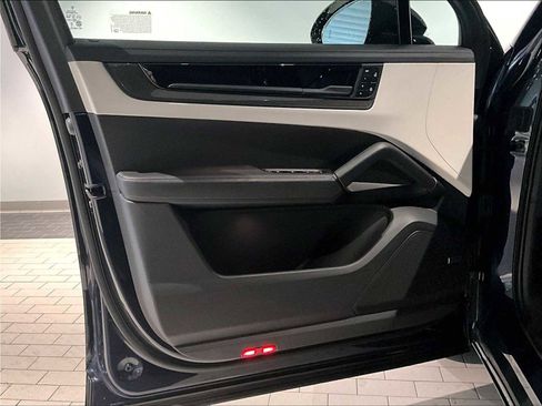 Used 2025 Porsche Cayenne GTS image 26