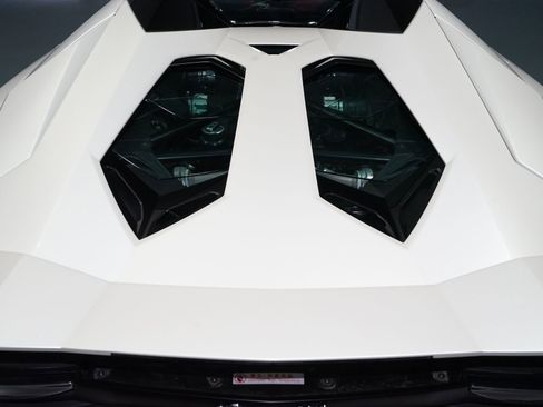Used 2019 Lamborghini Aventador S image 34