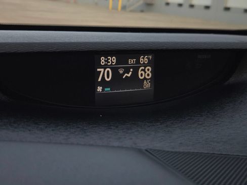 Used 2011 Toyota Venza AWD w/ Premium Pkg #2 image 32