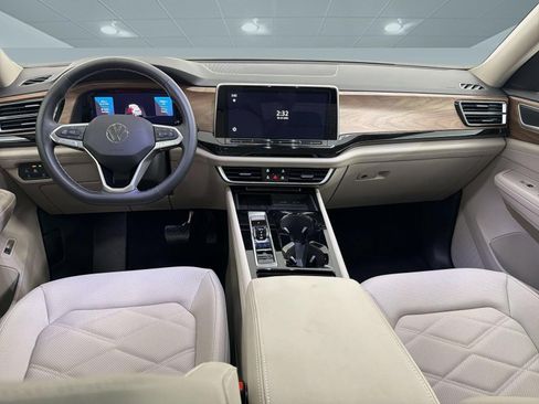 Used 2026 Volkswagen Atlas SE w/ Panoramic Sunroof Package FWD image 16
