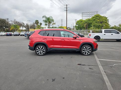 Used 2023 Volkswagen Taos SE image 8