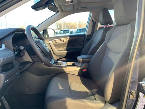 Used 2025 Toyota RAV4 XLE w/ Convenience Package image 28