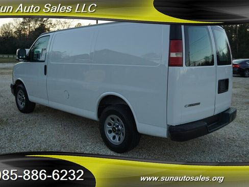 Used 2010 Chevrolet Express 1500 image 12
