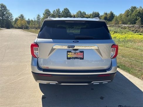 Used 2021 Ford Explorer XLT w/ Equipment Group 202A image 4