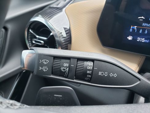 Used 2025 Chevrolet Equinox ACTIV w/ Safety and Technology Package FWD image 19