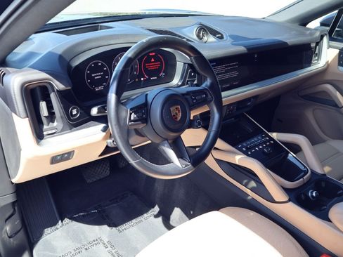 Certified 2024 Porsche Cayenne Coupe AWD/4WD image 4
