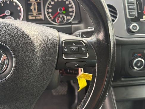 Used 2012 Volkswagen Tiguan SE image 32