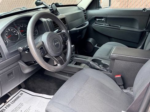 Used 2012 Jeep Liberty Sport AWD/4WD image 8