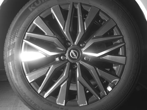 Used 2025 Nissan Altima 2.5 SV FWD image 15