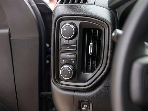 Used 2025 Chevrolet Silverado 2500 Custom w/ Custom Convenience Package image 17