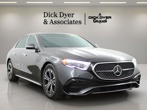 Used 2025 Mercedes-Benz E 450 4MATIC Sedan image 8
