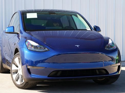 Used 2022 Tesla Model Y Long Range image 4