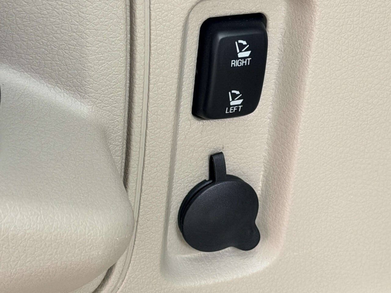 Used 2014 Lincoln MKX AWD w/ Equipment Group 102A image 7