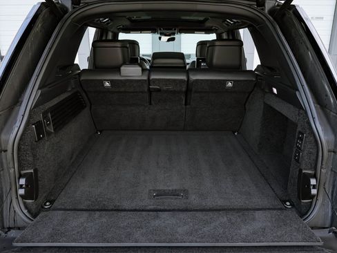 Used 2020 Land Rover Range Rover SV Autobiography Dynamic image 32