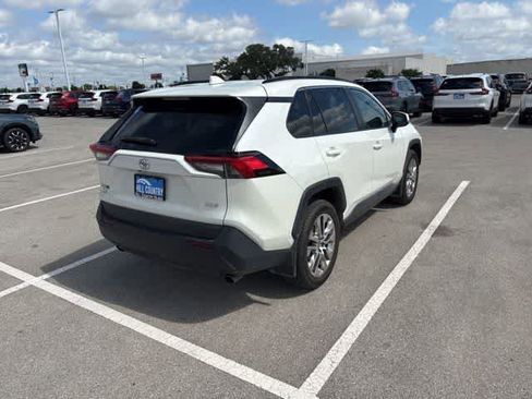 Used 2021 Toyota RAV4 XLE Premium FWD image 5
