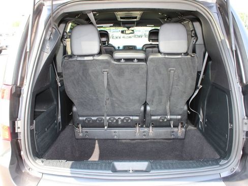 Used 2016 Chrysler Town & Country S w/ Driver Convenience Group FWD image 17
