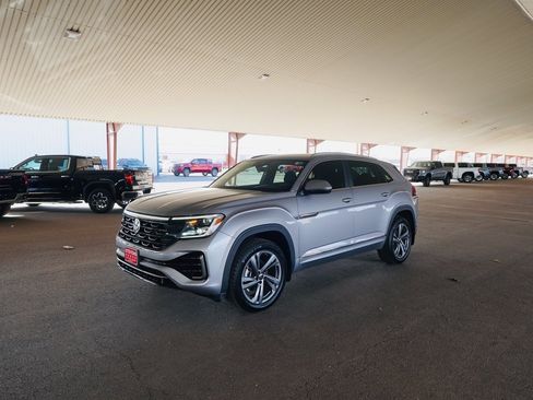 Used 2024 Volkswagen Atlas Cross Sport SEL R-Line image 2