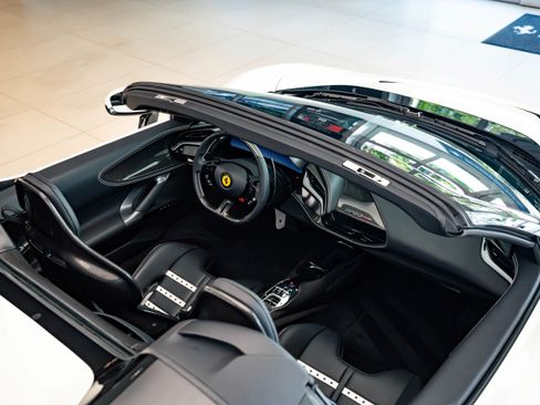 Used 2025 Ferrari SF90 Spider image 33