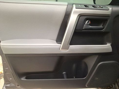 Used 2013 Toyota 4Runner SR5 image 10