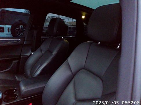 Used 2023 Porsche Macan S image 30