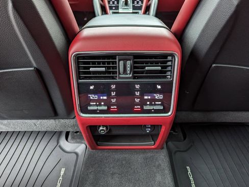 Used 2023 Porsche Cayenne Platinum Edition image 41