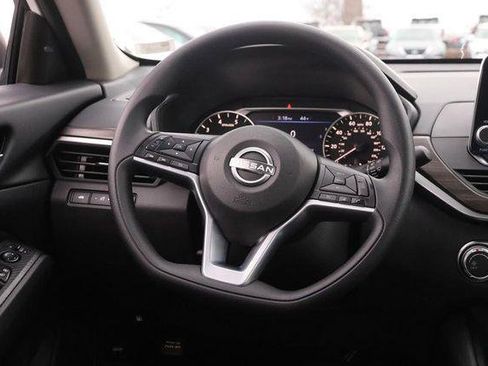 Used 2025 Nissan Altima 2.5 SV image 22