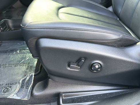 Used 2025 Chrysler Pacifica Select FWD image 14