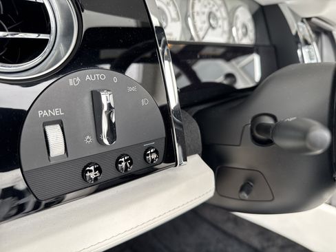 Certified 2021 Rolls-Royce Dawn image 39