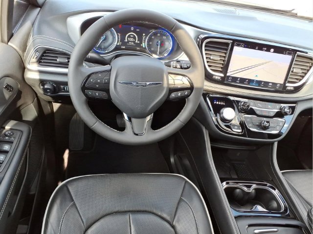 Used 2026 Chrysler Pacifica Limited w/ S Appearance Package FWD image 14