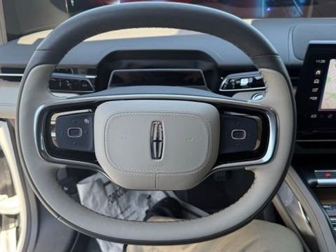 Used 2025 Lincoln Nautilus Reserve w/ Jet Appearance Package AWD/4WD image 13